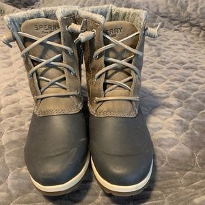 Sperry boots 9